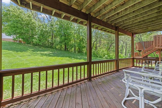 6687 Ridgeview Drive, Clarkston, MI 48346