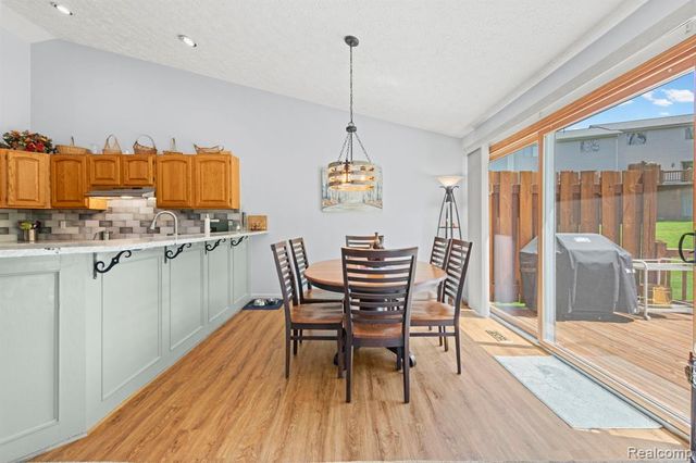 6687 Ridgeview Drive, Clarkston, MI 48346