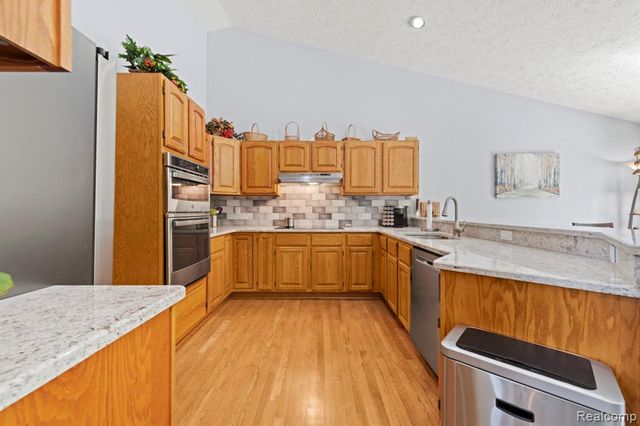 6687 Ridgeview Drive, Clarkston, MI 48346
