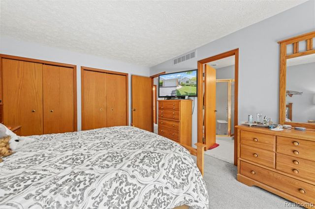 6687 Ridgeview Drive, Clarkston, MI 48346
