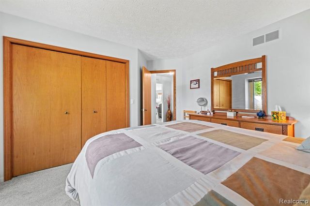 6687 Ridgeview Drive, Clarkston, MI 48346