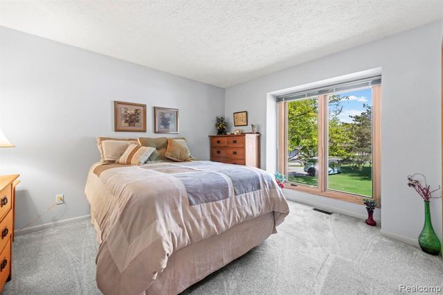 6687 Ridgeview Drive, Clarkston, MI 48346