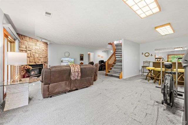 6687 Ridgeview Drive, Clarkston, MI 48346