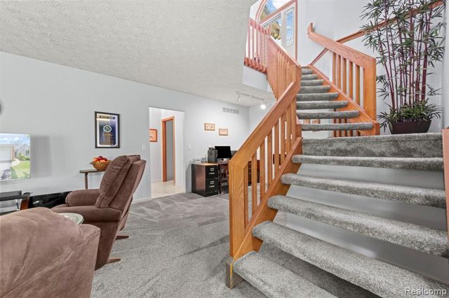 6687 Ridgeview Drive, Clarkston, MI 48346