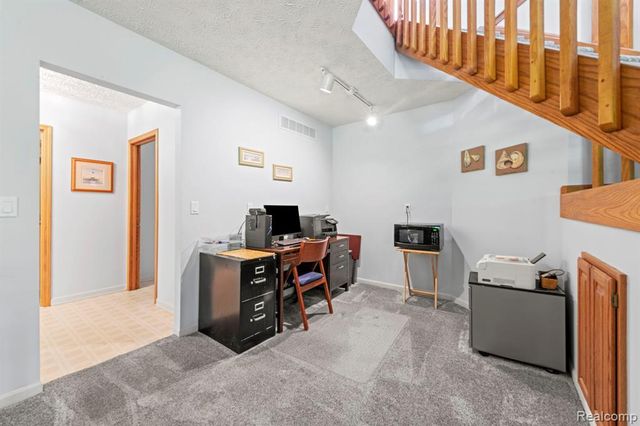 6687 Ridgeview Drive, Clarkston, MI 48346