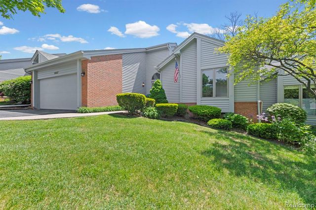 6687 Ridgeview Drive, Clarkston, MI 48346