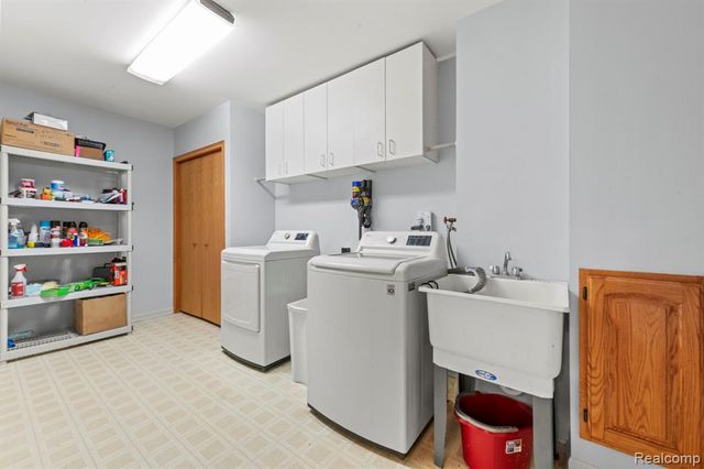 6687 Ridgeview Drive, Clarkston, MI 48346