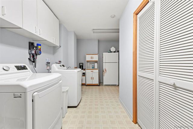 6687 Ridgeview Drive, Clarkston, MI 48346