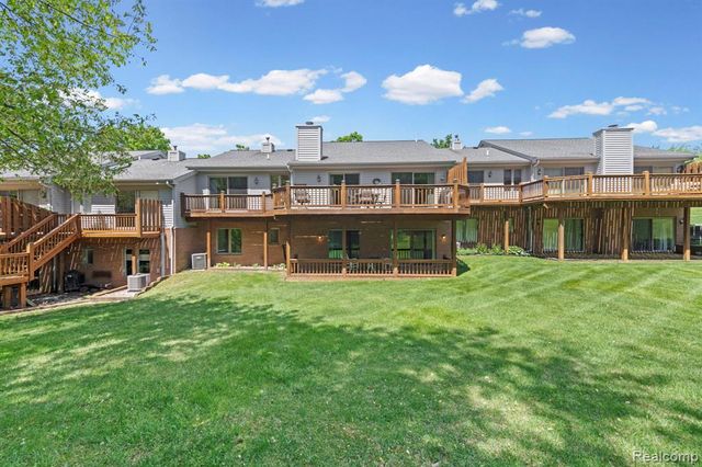 6687 Ridgeview Drive, Clarkston, MI 48346