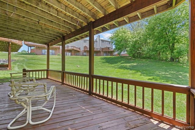 6687 Ridgeview Drive, Clarkston, MI 48346