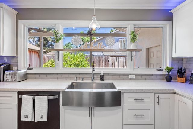 8175 Waikiki Dr, Fair Oaks, CA 95628