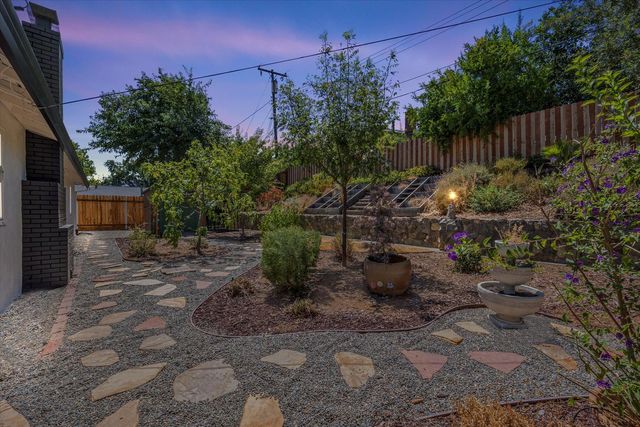 8175 Waikiki Dr, Fair Oaks, CA 95628
