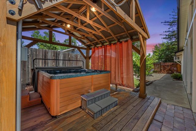 8175 Waikiki Dr, Fair Oaks, CA 95628