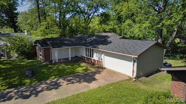 4 Cameo Court, Florissant, MO 63033