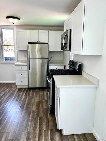 949 W Beech Street UPPER, Long Beach, NY 11561