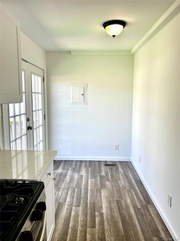 949 W Beech Street UPPER, Long Beach, NY 11561