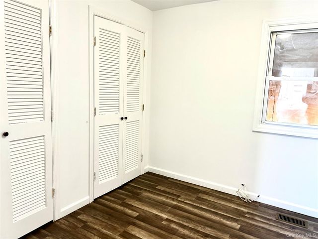 949 W Beech Street UPPER, Long Beach, NY 11561