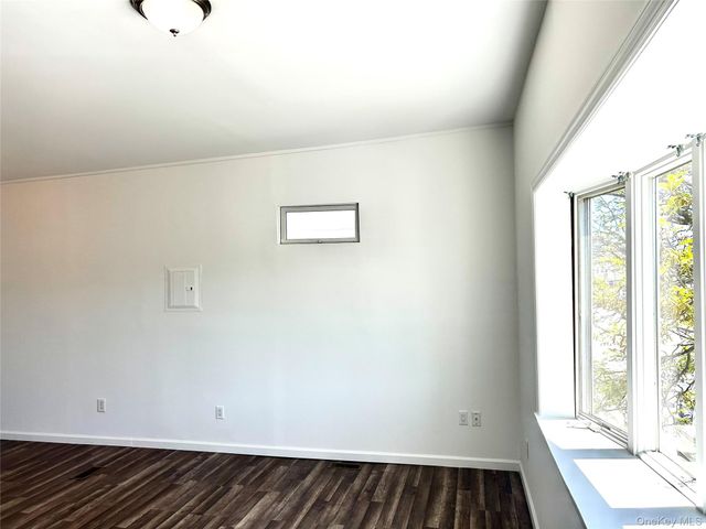 949 W Beech Street UPPER, Long Beach, NY 11561