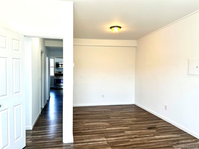 949 W Beech Street UPPER, Long Beach, NY 11561