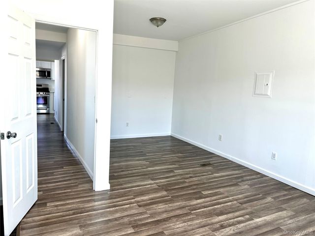 949 W Beech Street UPPER, Long Beach, NY 11561