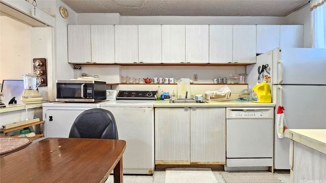 780 Amana Street 1604, Honolulu, HI 96814
