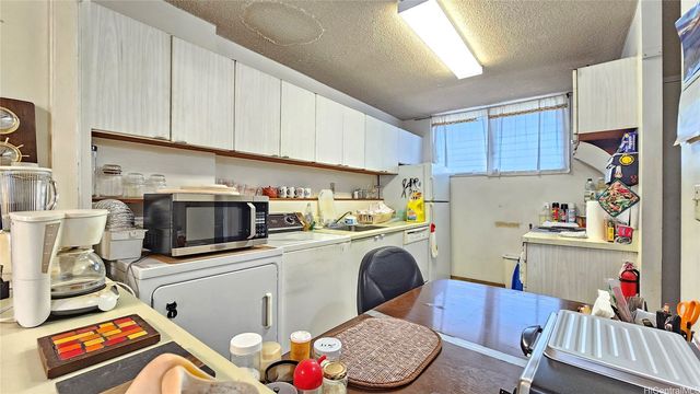 780 Amana Street 1604, Honolulu, HI 96814