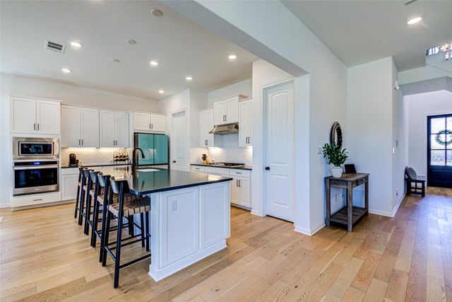 1976 Headwaters BLVD, Dripping Springs, TX 78620