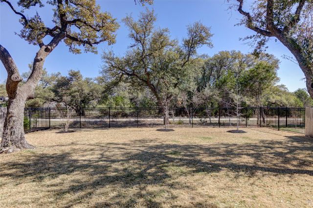 1976 Headwaters BLVD, Dripping Springs, TX 78620