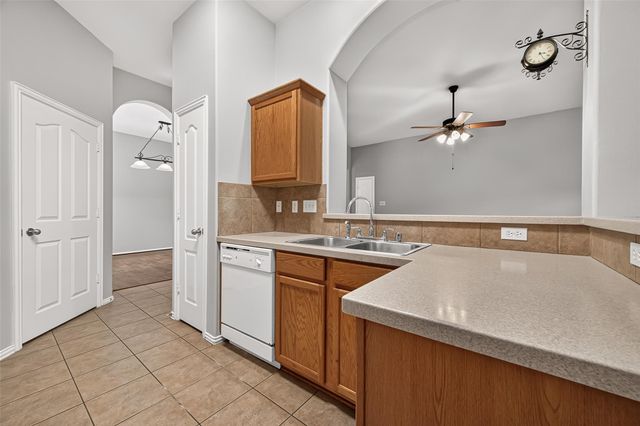 11915 Lois Lane, Pinehurst, TX 77362
