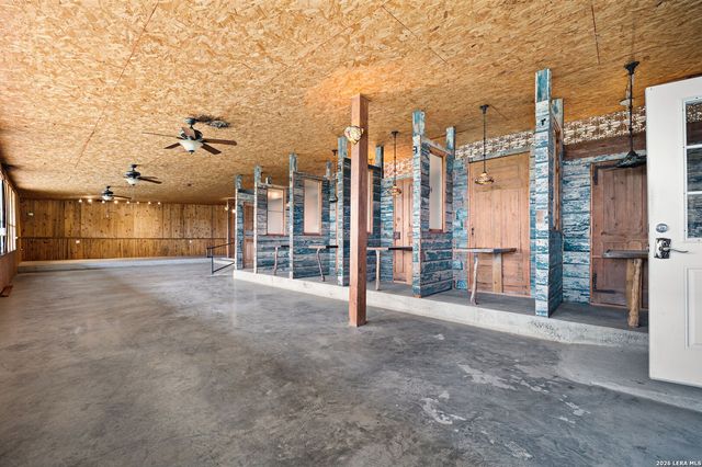 2421 Usener Rd, Fredericksburg, TX 78624