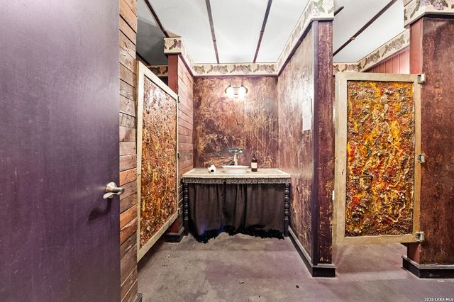 2421 Usener Rd, Fredericksburg, TX 78624