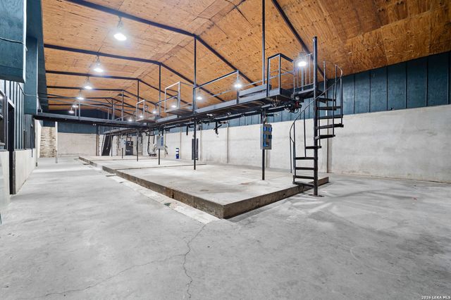 2421 Usener Rd, Fredericksburg, TX 78624