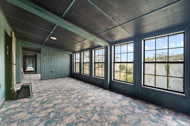 2421 Usener Rd, Fredericksburg, TX 78624