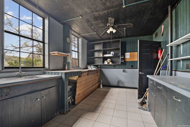 2421 Usener Rd, Fredericksburg, TX 78624