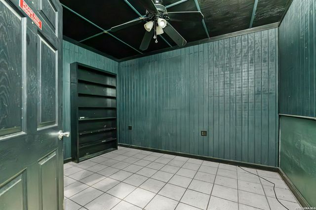 2421 Usener Rd, Fredericksburg, TX 78624