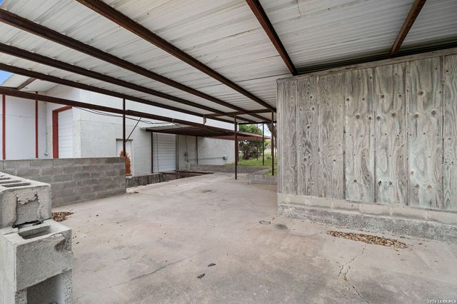 2421 Usener Rd, Fredericksburg, TX 78624