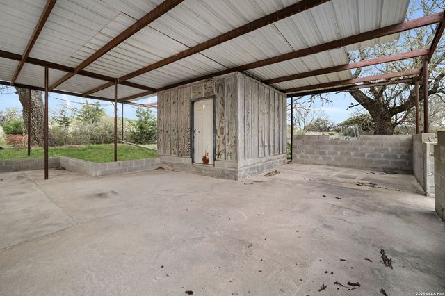 2421 Usener Rd, Fredericksburg, TX 78624