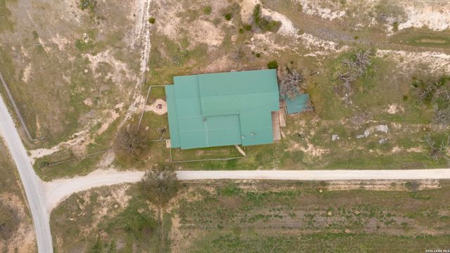 2421 Usener Rd, Fredericksburg, TX 78624