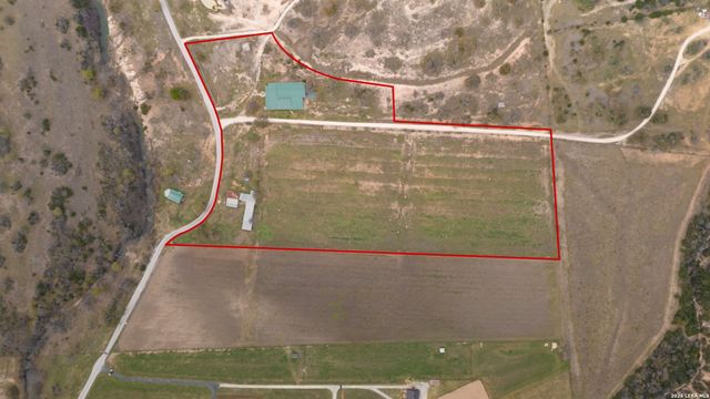 2421 Usener Rd, Fredericksburg, TX 78624