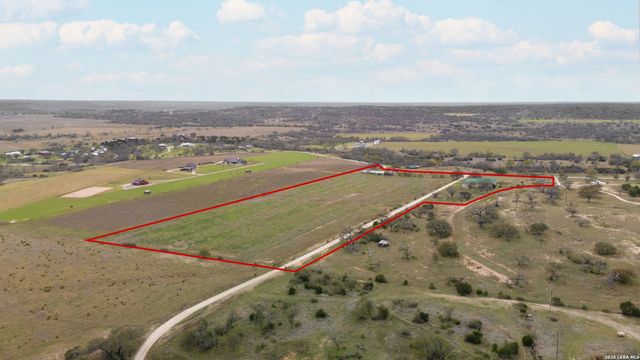 2421 Usener Rd, Fredericksburg, TX 78624