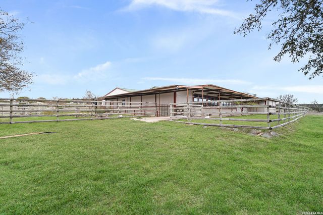 2421 Usener Rd, Fredericksburg, TX 78624