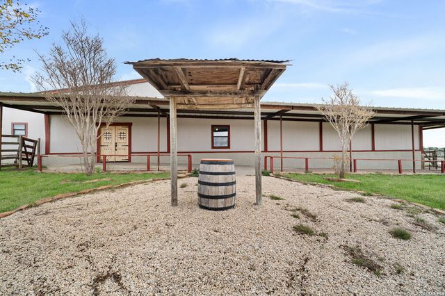 2421 Usener Rd, Fredericksburg, TX 78624