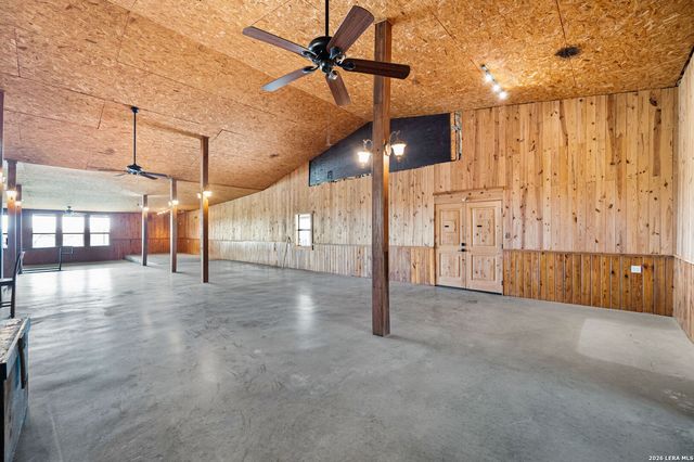 2421 Usener Rd, Fredericksburg, TX 78624