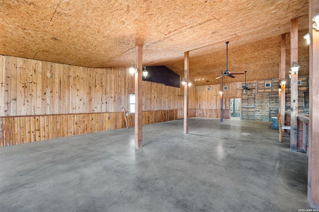 2421 Usener Rd, Fredericksburg, TX 78624