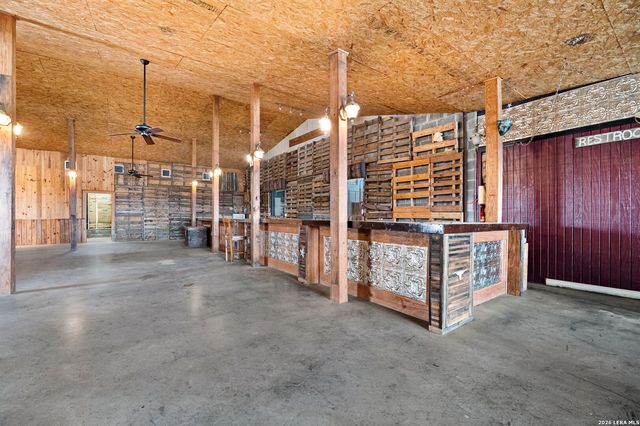 2421 Usener Rd, Fredericksburg, TX 78624