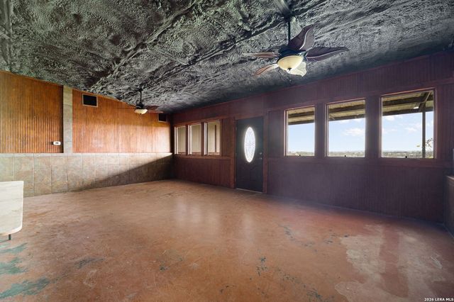 2421 Usener Rd, Fredericksburg, TX 78624