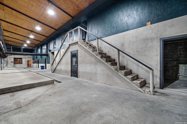 2421 Usener Rd, Fredericksburg, TX 78624