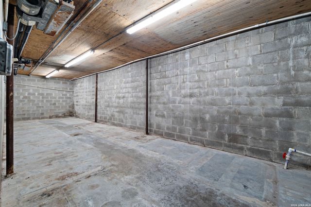 2421 Usener Rd, Fredericksburg, TX 78624