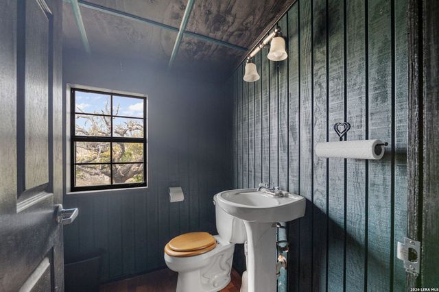 2421 Usener Rd, Fredericksburg, TX 78624