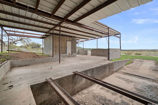 2421 Usener Rd, Fredericksburg, TX 78624